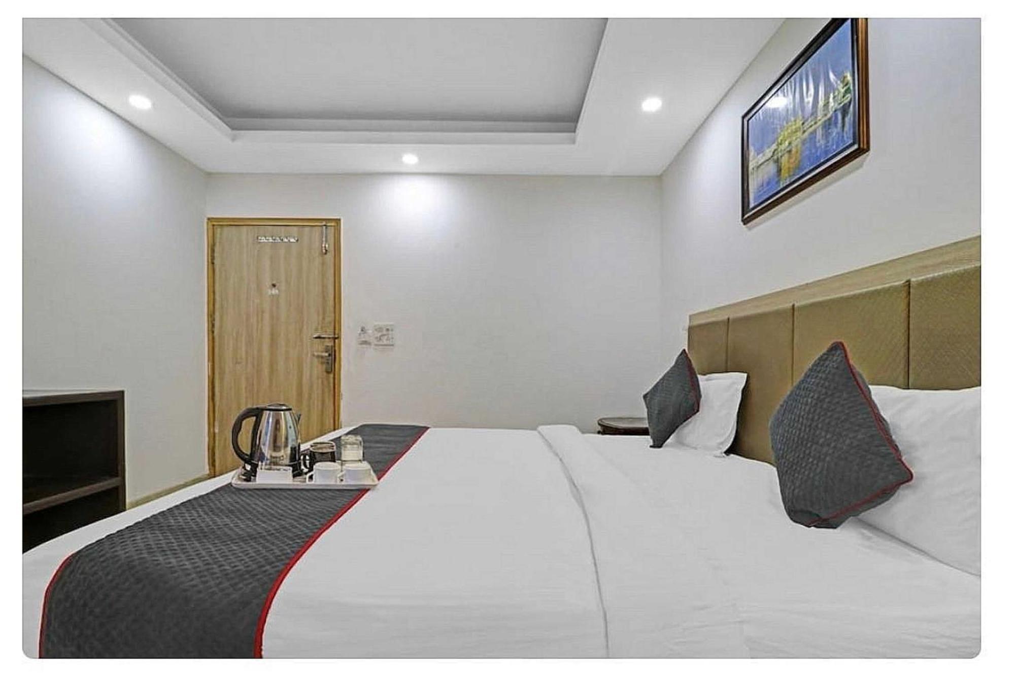 Super Hotel O Mahal Νέο Δελχί Εξωτερικό φωτογραφία